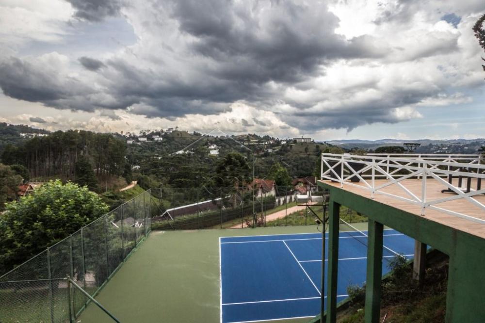 Casa à venda com 7 dormitórios no bairro Recanto das Araucárias em Campos do Jordão/SP.