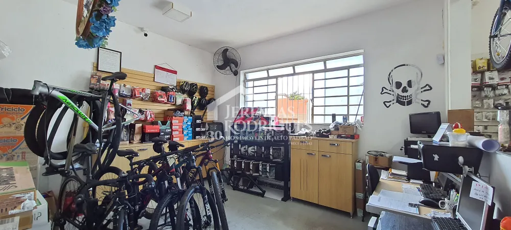 Ponto comercial para venda e locação com 256 m² no Centro em Taubaté. 