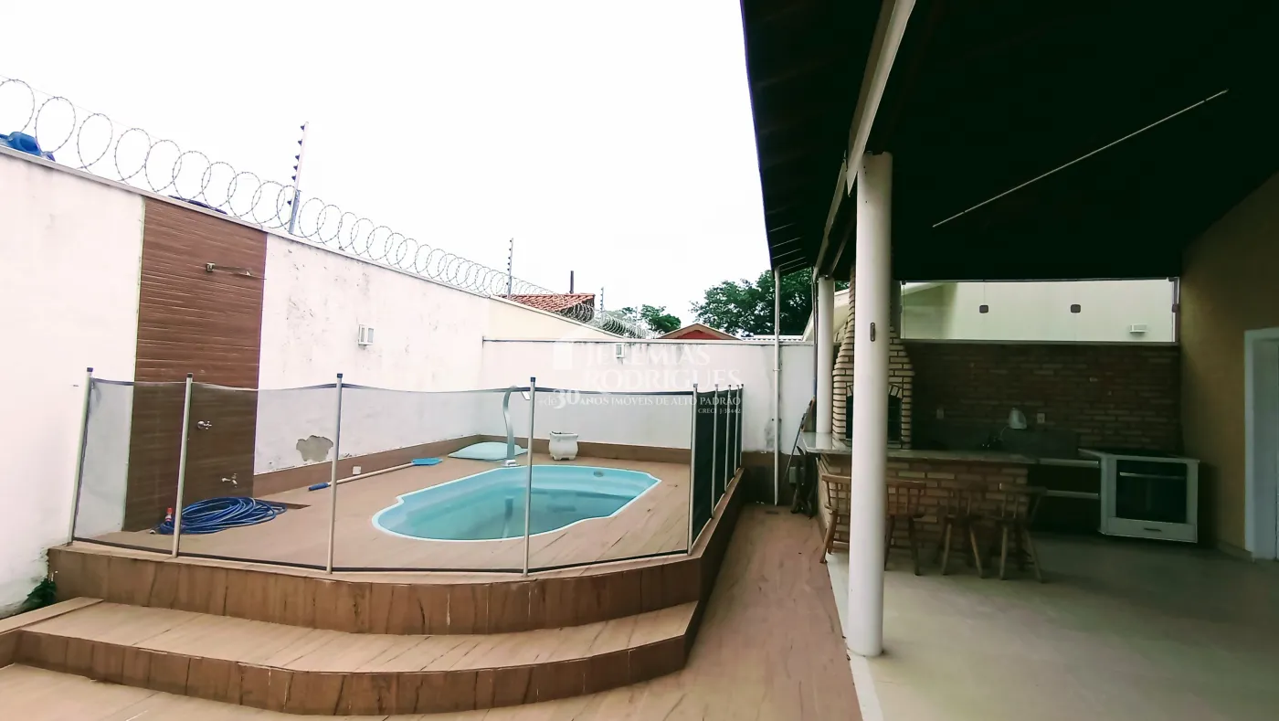 Casa para venda e locação com 4 dormitórios no Condomínio Jatobá em Tremembé/SP.