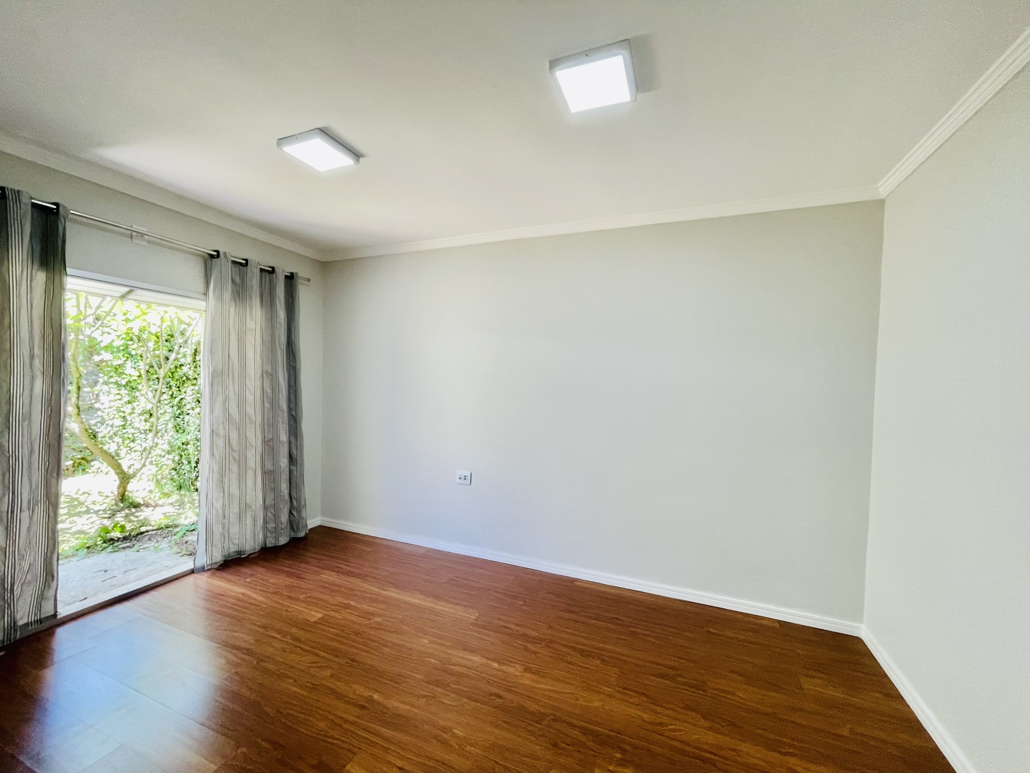 Casa à venda com 3 suítes no Condomínio Campos do Conde II em Tremembé/SP.