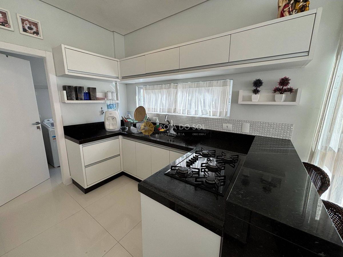 Residencial Salinas Apartamento Quadra Mar 4 Suítes em Meia Praia Itapema SC