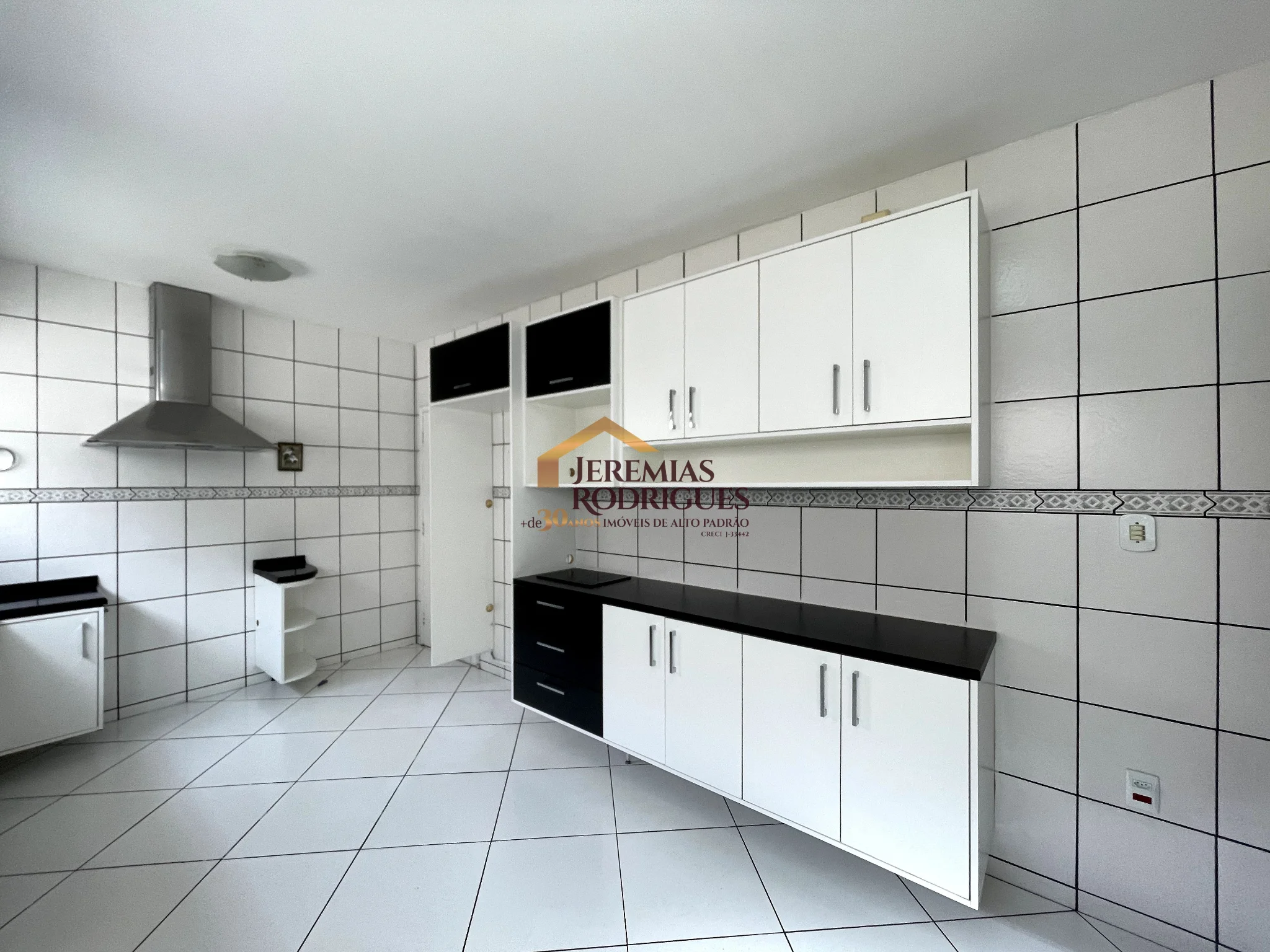 Casa para locação e venda no Centro em Taubaté/SP. — foto 8