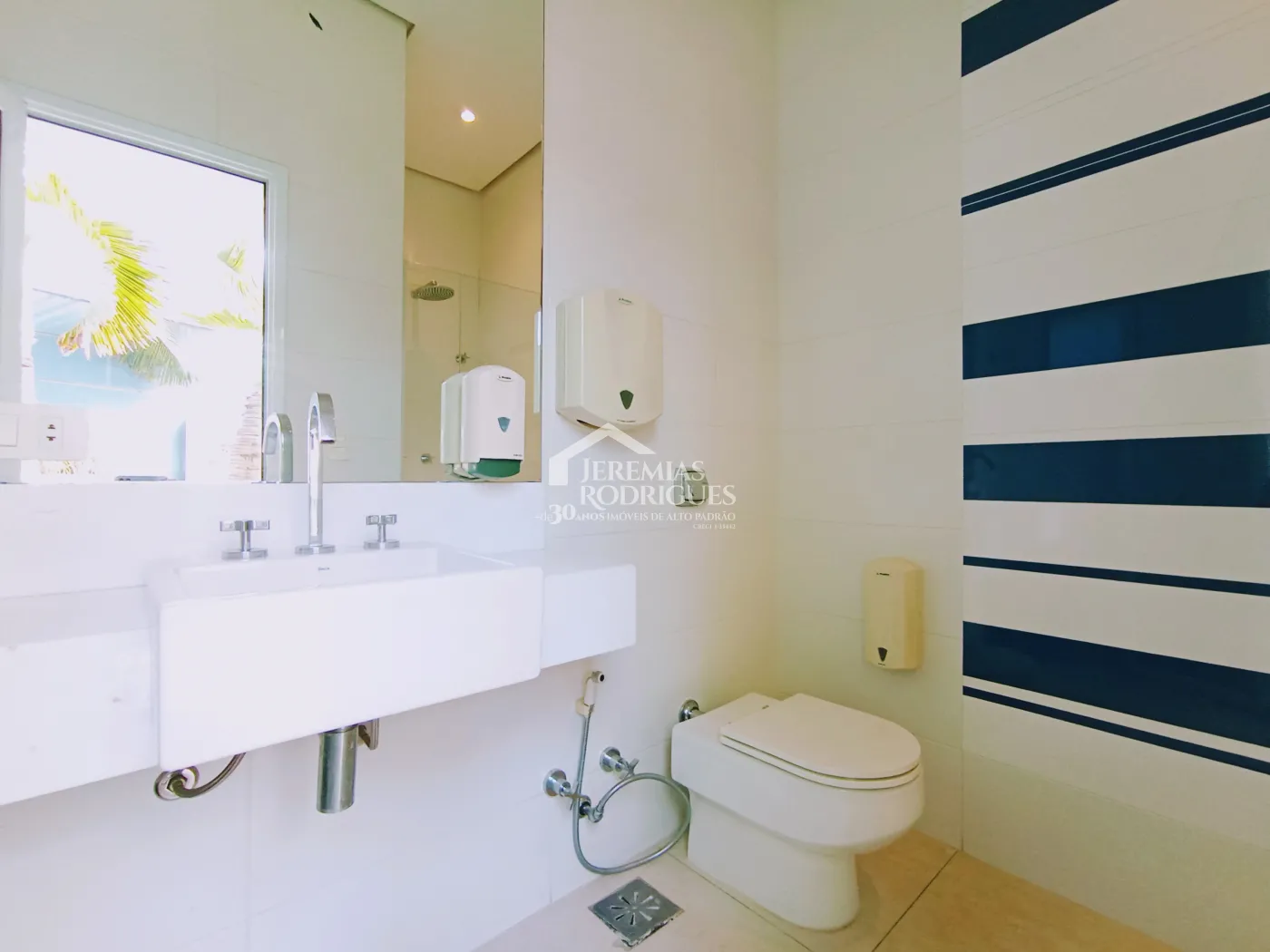 Casa para venda e locação com 4 suítes no Condomínio Taubaté Village em Taubaté/SP.