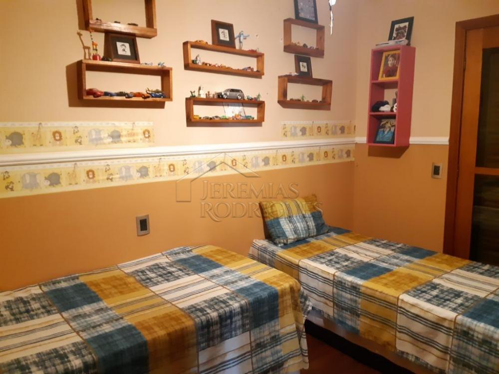 Casa à venda com 6 dormitórios no Condomínio Chácaras Cataguá em Taubaté/SP.