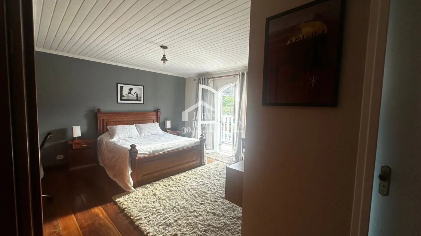 Casa para venda com 3 suítes no bairro Vila Ondina em Campos do Jordão/SP