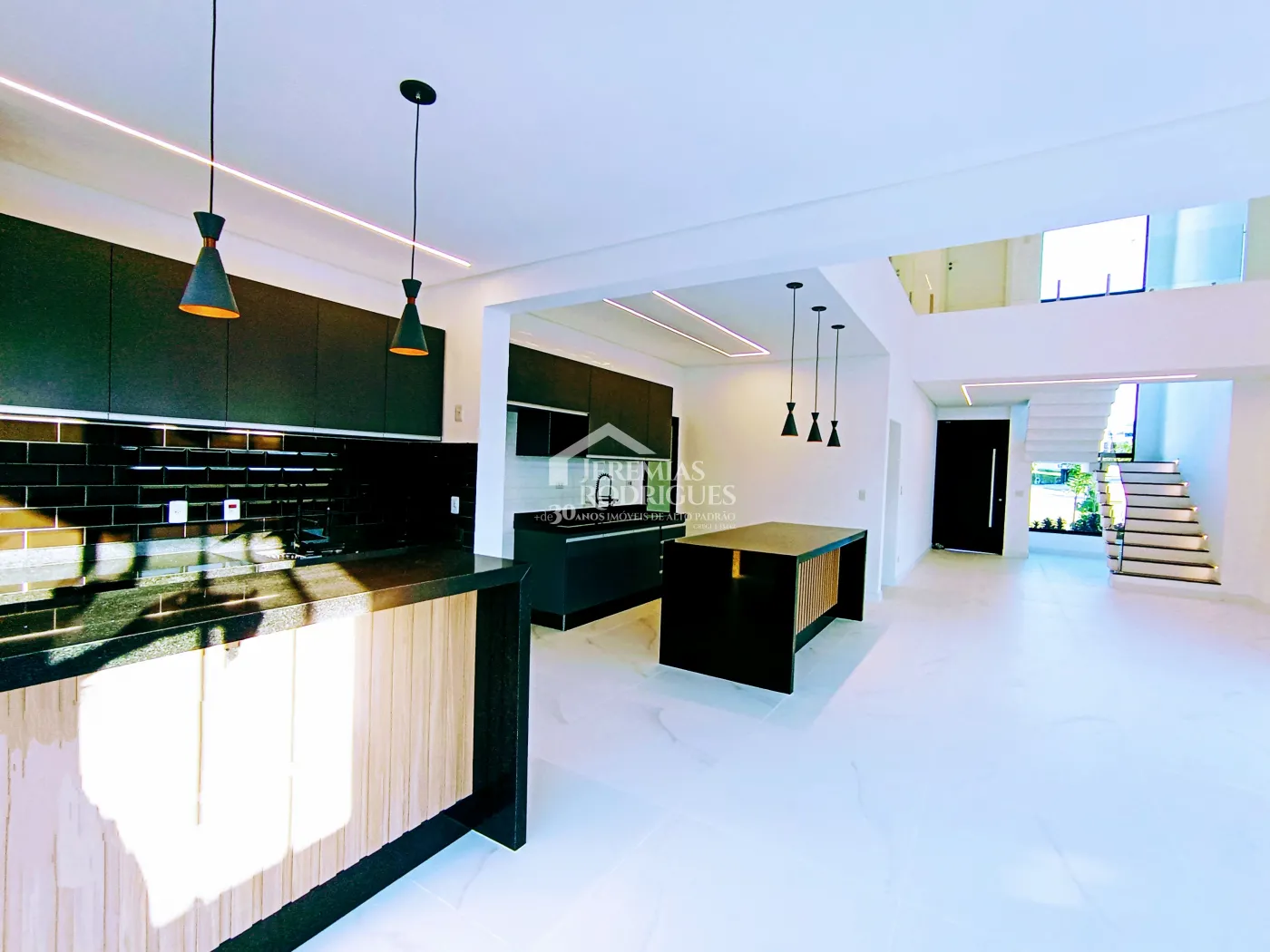 Casa assobradada à venda com 4 dormitórios no Condomínio Cyrella Landscape emTaubaté/SP.