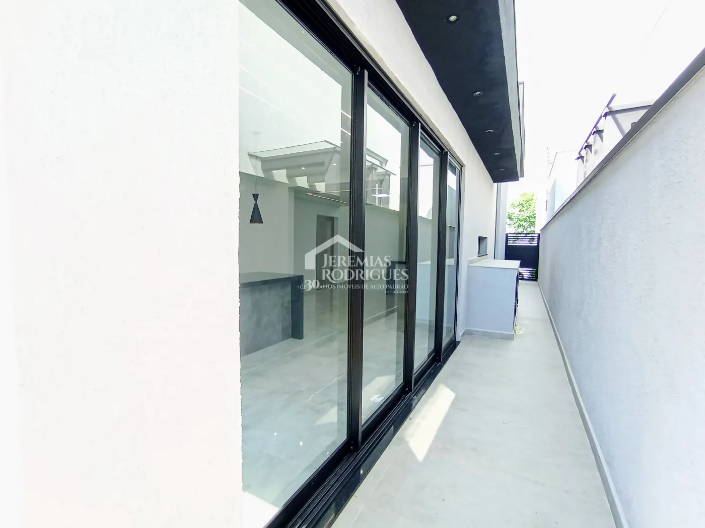 Casa à venda com 300 m² no Condomínio Ouro Ville em Taubaté/SP.