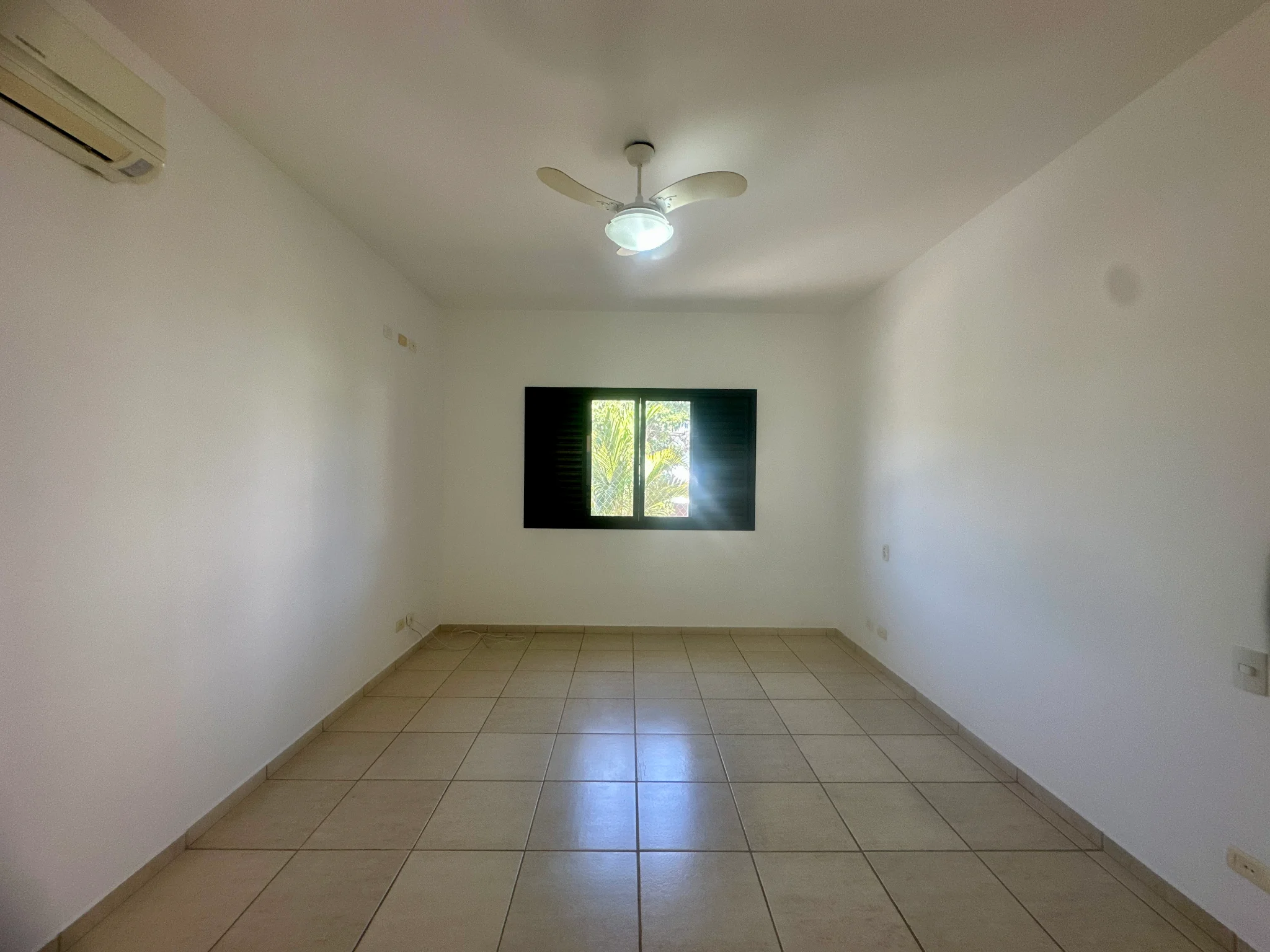 Casa para venda e locação no Condomínio Taubaté Village em Taubaté/SP.