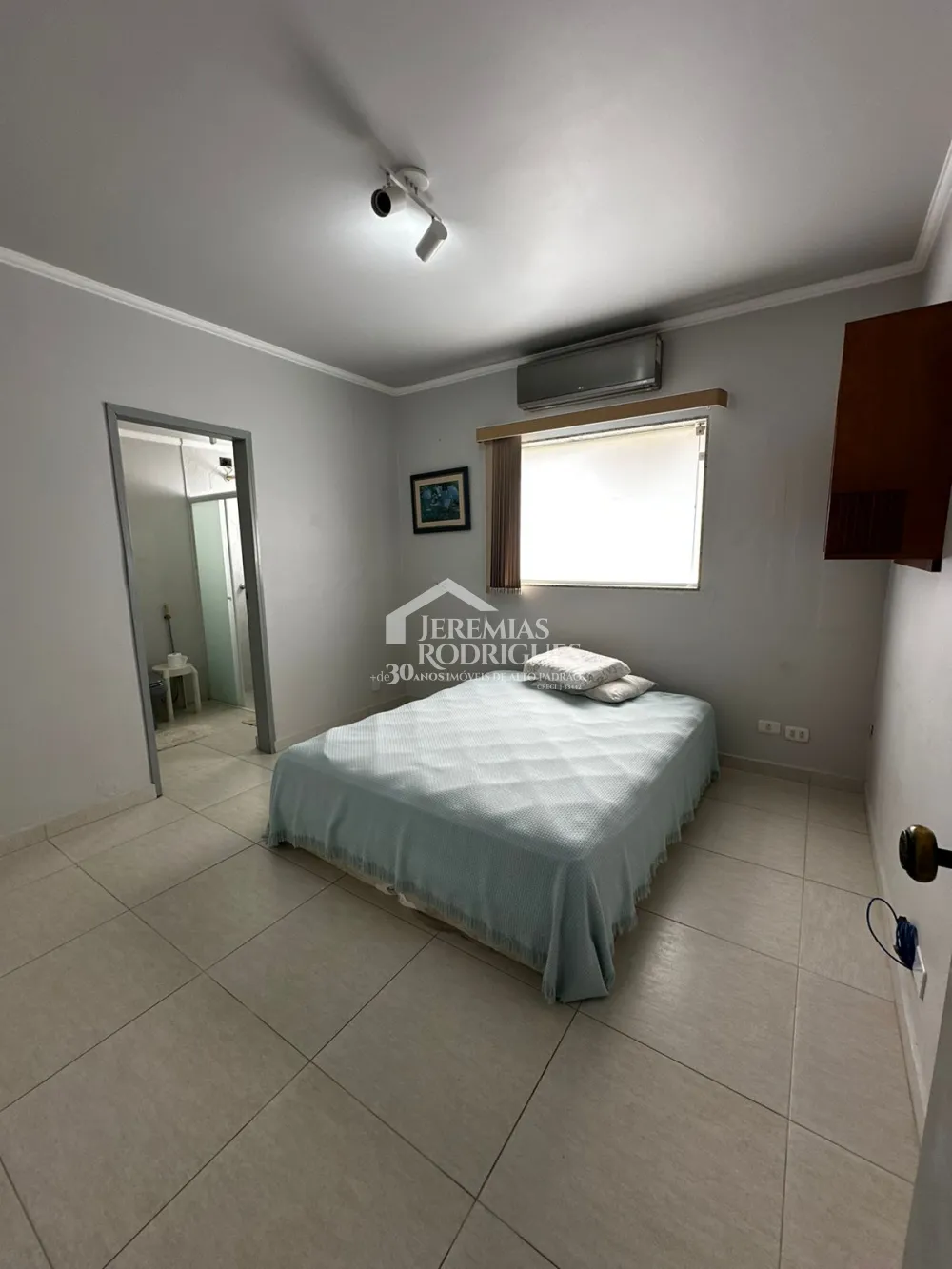 Casa à venda com 6 dormitórios no bairro Jardim das Nações em Taubaté/SP.