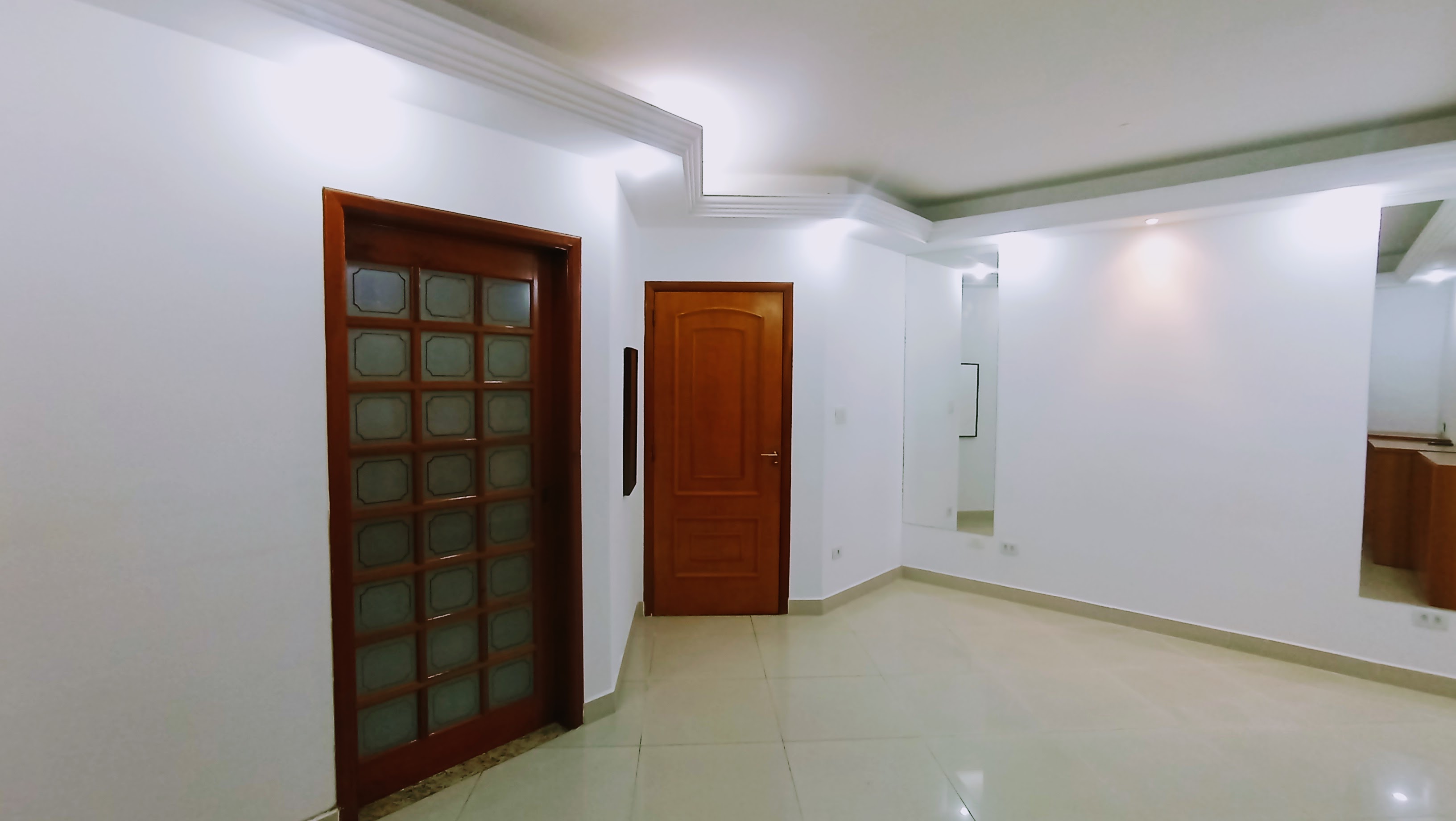 Casa à venda com 3 dormitórios no Condomínio Taubaté Village em Taubaté/SP.