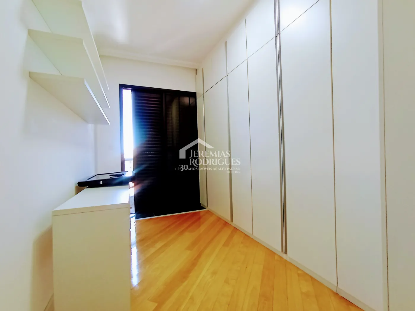 Apartamento para venda com 2 suítes no Edifício Rosa Abirached em Taubaté/SP