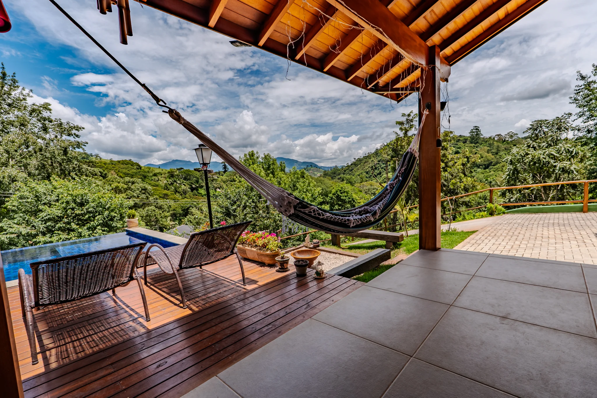 Casa à venda com 3 suítes no Condomínio Parque da Mantiqueira em Santo Antônio do Pinhal/SP. 