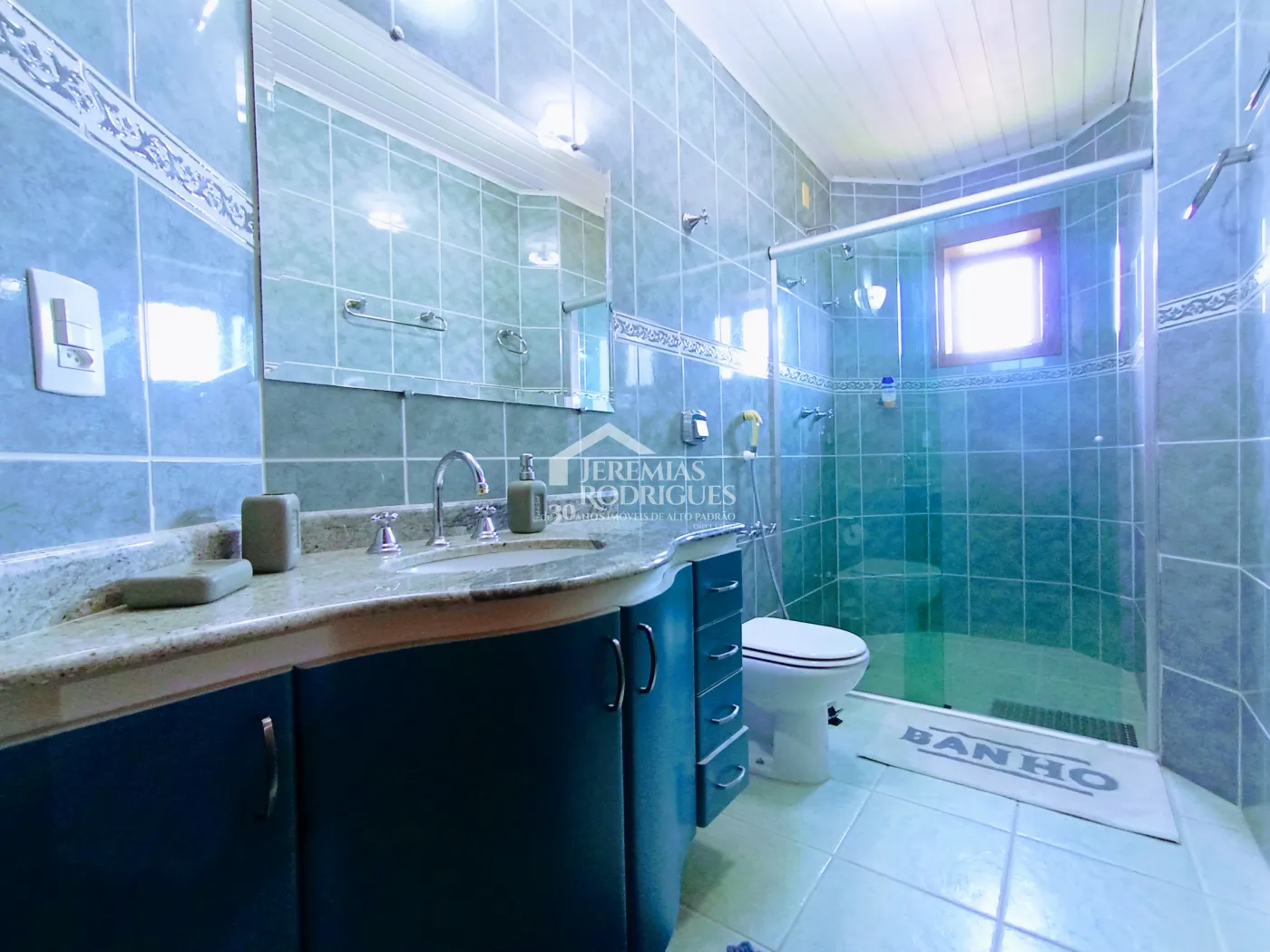 Apartamento para venda com 4 dormitórios no Edifício Solar Bela Vista em Campos do Jordão/SP