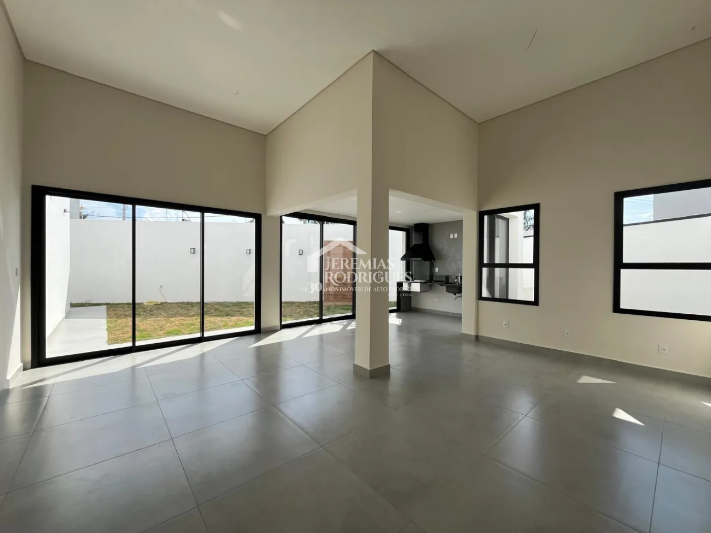 Casa com 3 dormitórios, 199 m² - Condomínio Parque das Araucárias - Tremembé/SP.