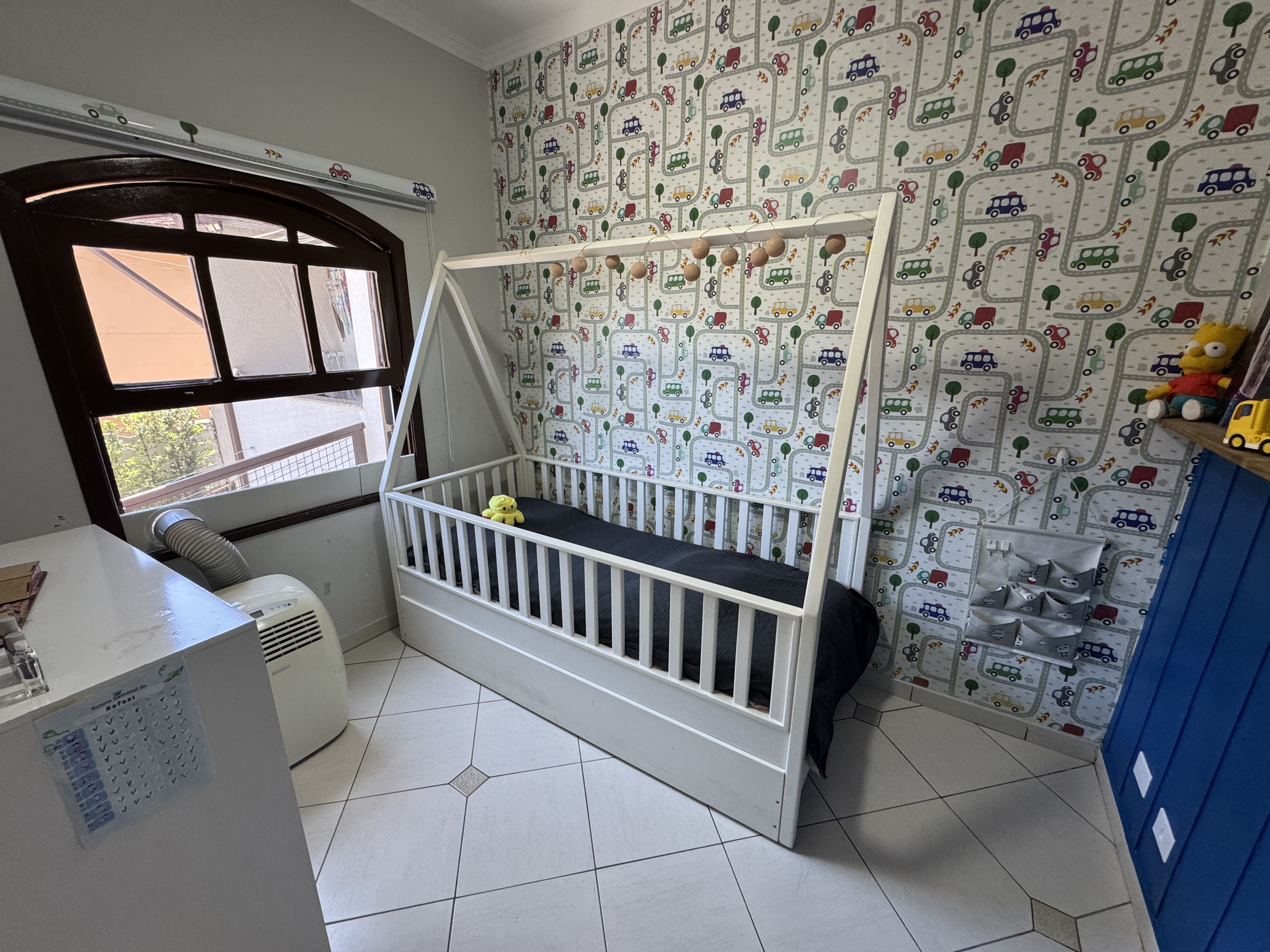 Casa à venda com 4 dormitórios no Condomínio Village Paineiras em Pindamonhangaba/SP.