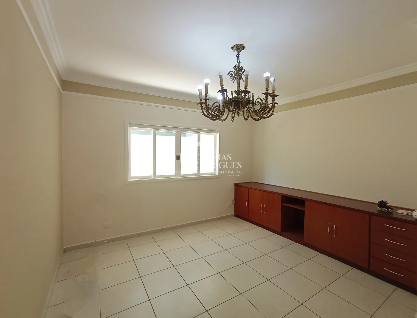 Casa para locação com 4 dormitórios no Condomínio Taubaté Village em Taubaté/SP.