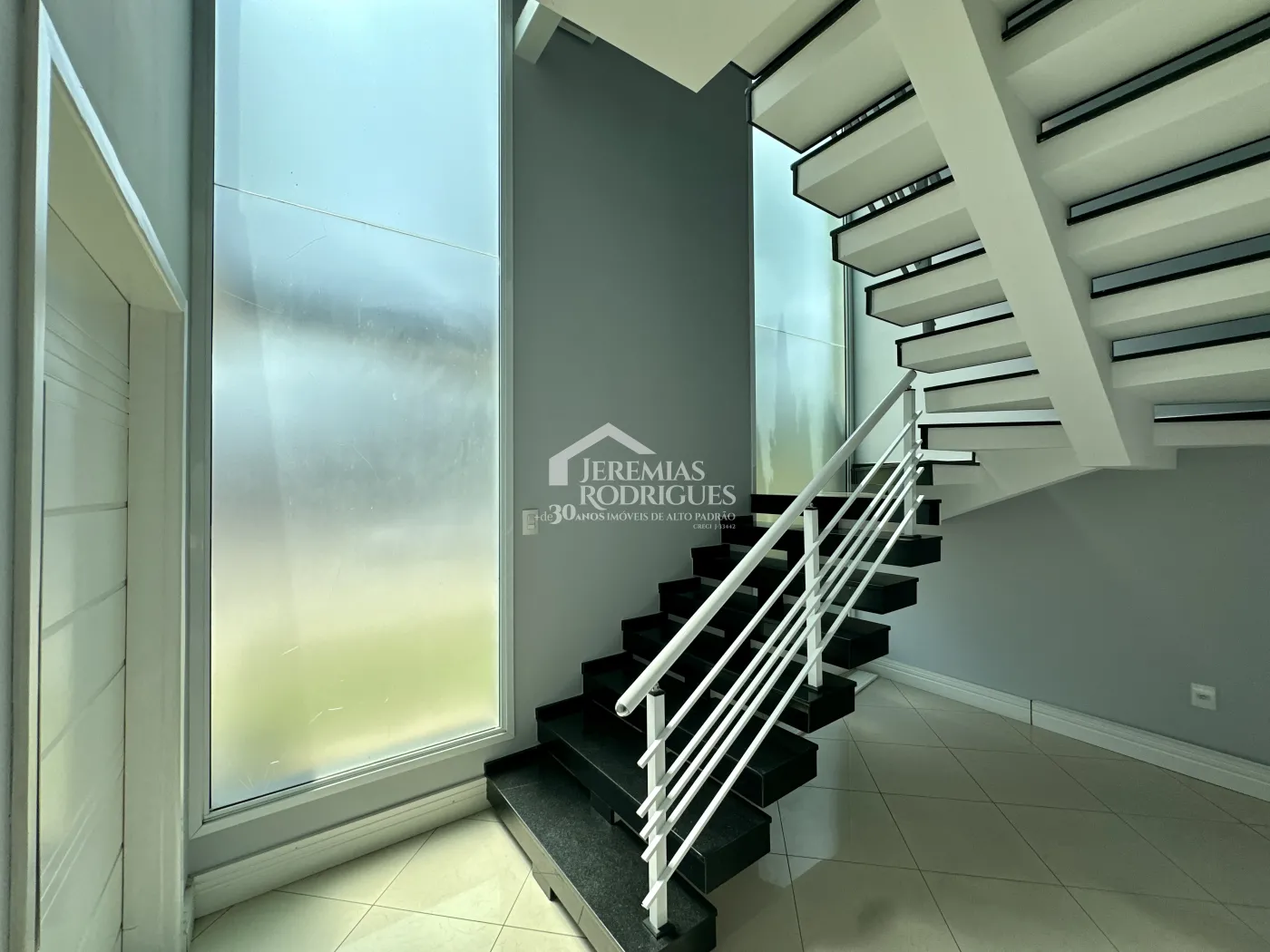 Sobrado com 3 dormitórios, 302 m2 - Condomínio Campos do Conde II - Tremembé/SP.