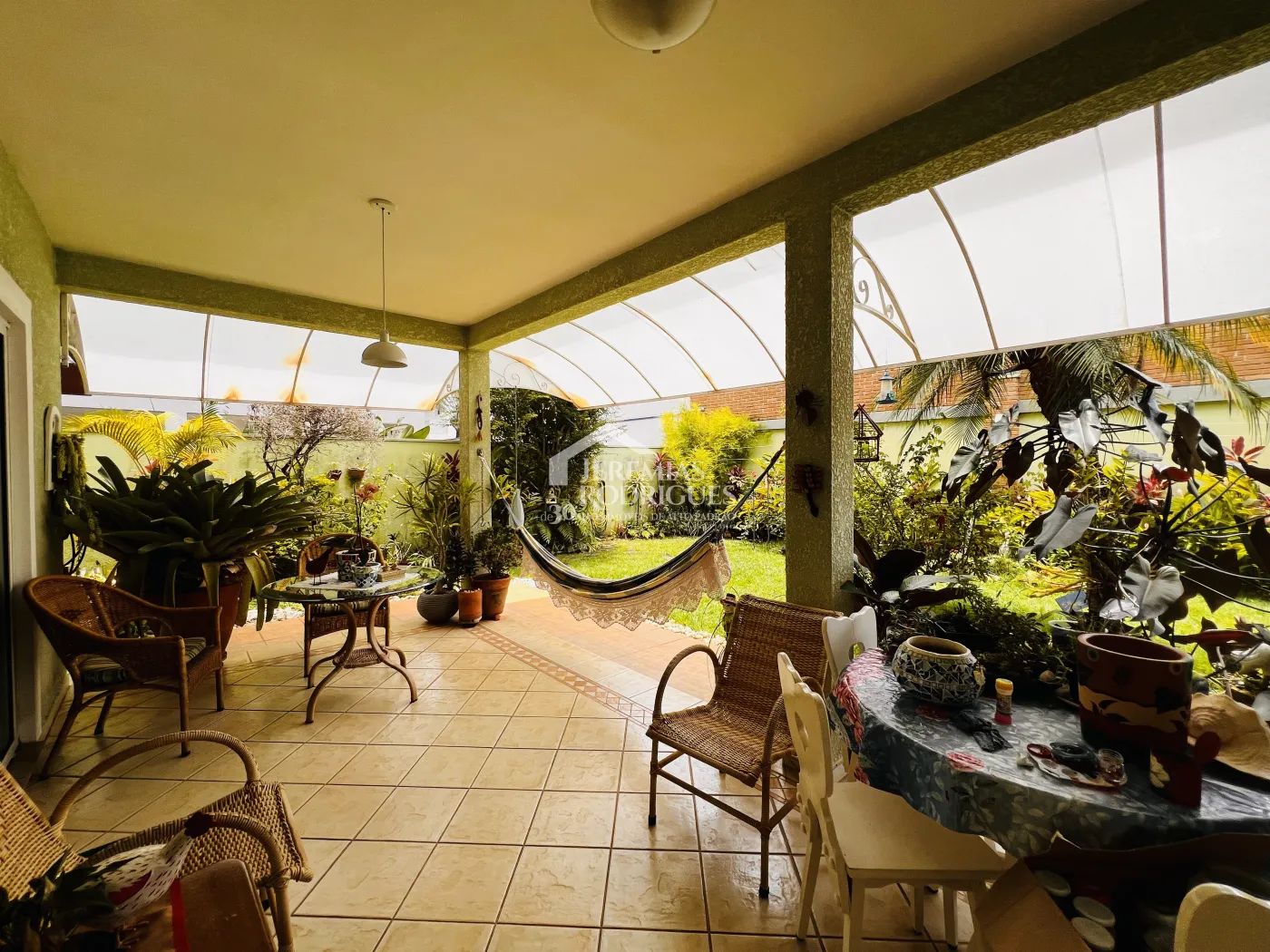 Casa com 4 dormitórios, 305 m² - Condomínio Taubaté Village - Taubaté/SP.