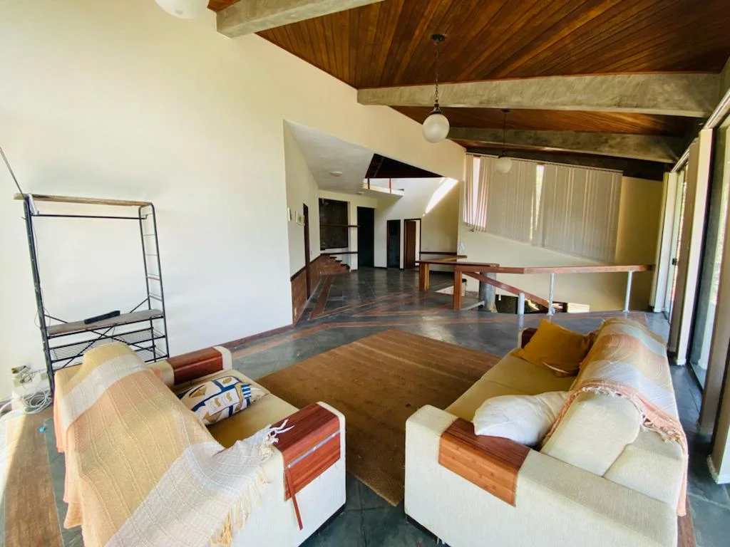 Casa à venda com 5 dormitórios no Condomínio Ponta das Toninhas em Ubatuba/SP. 