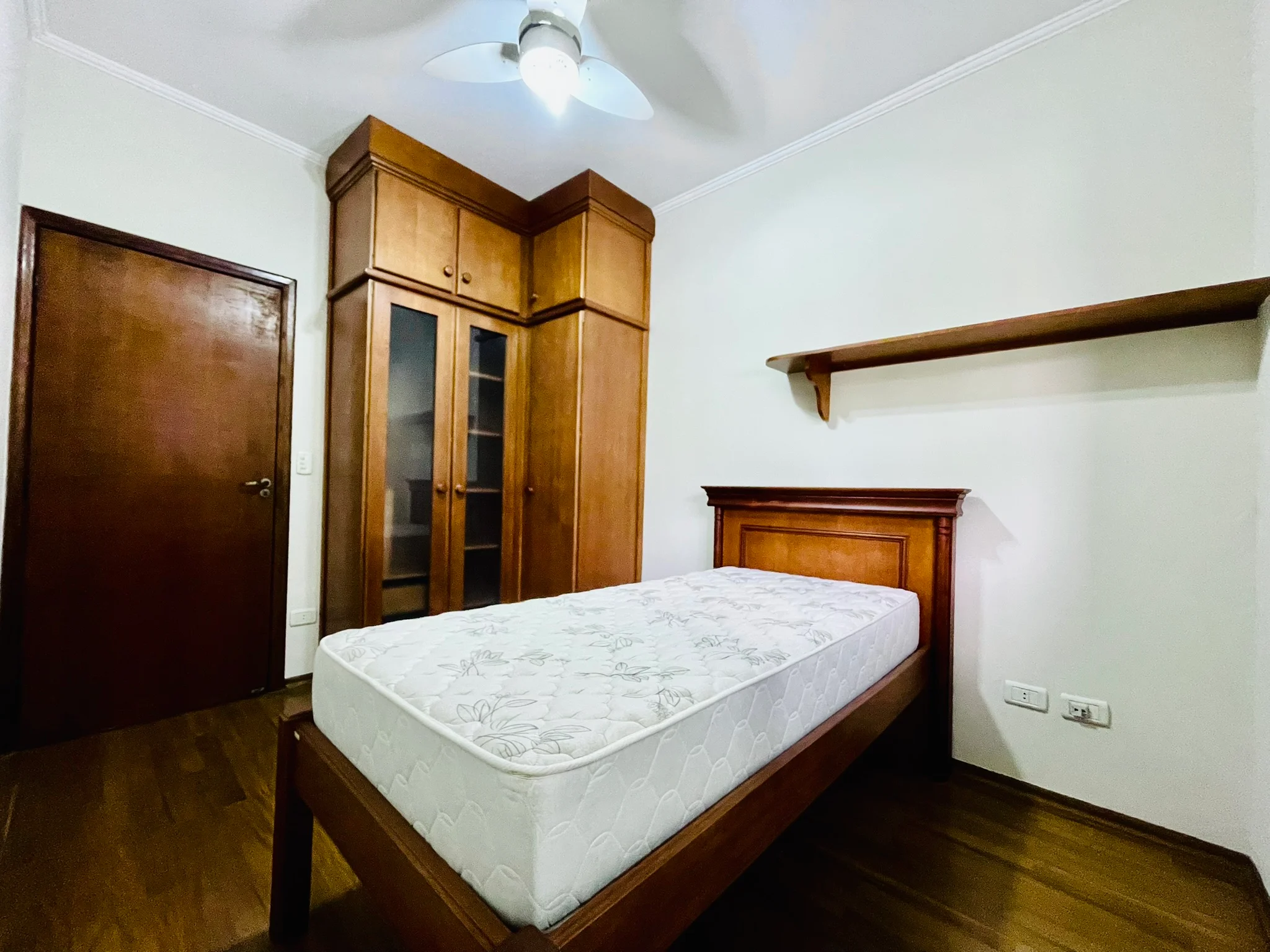 Apartamento para venda com 5 dormitórios no Edifício Olimpia em Taubaté/SP. 