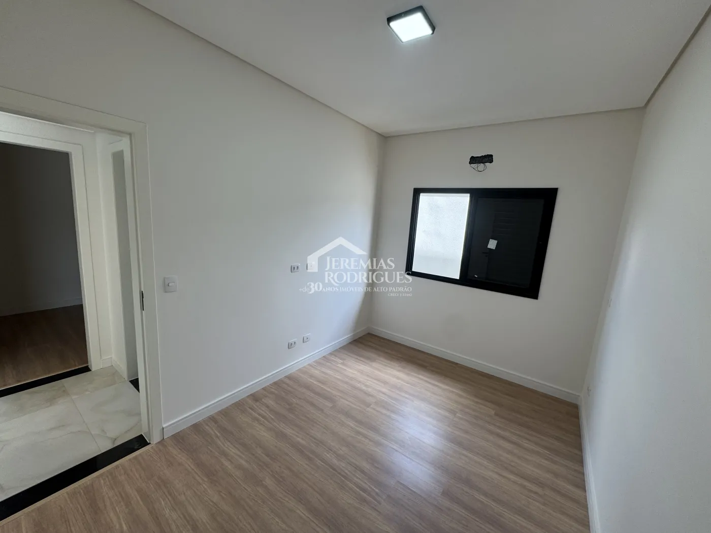 Casa à venda com 3 dormitórios no Condomínio Alphaville em Taubaté/SP