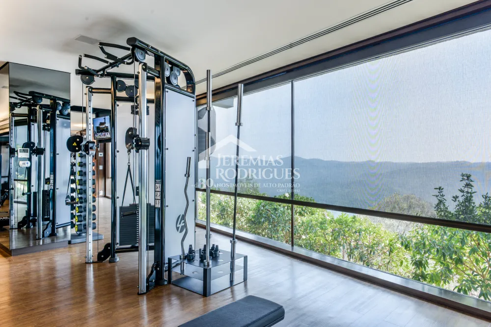 Mansão à venda no Condomínio Pedra do Fogo em Campos do Jordão/SP. 