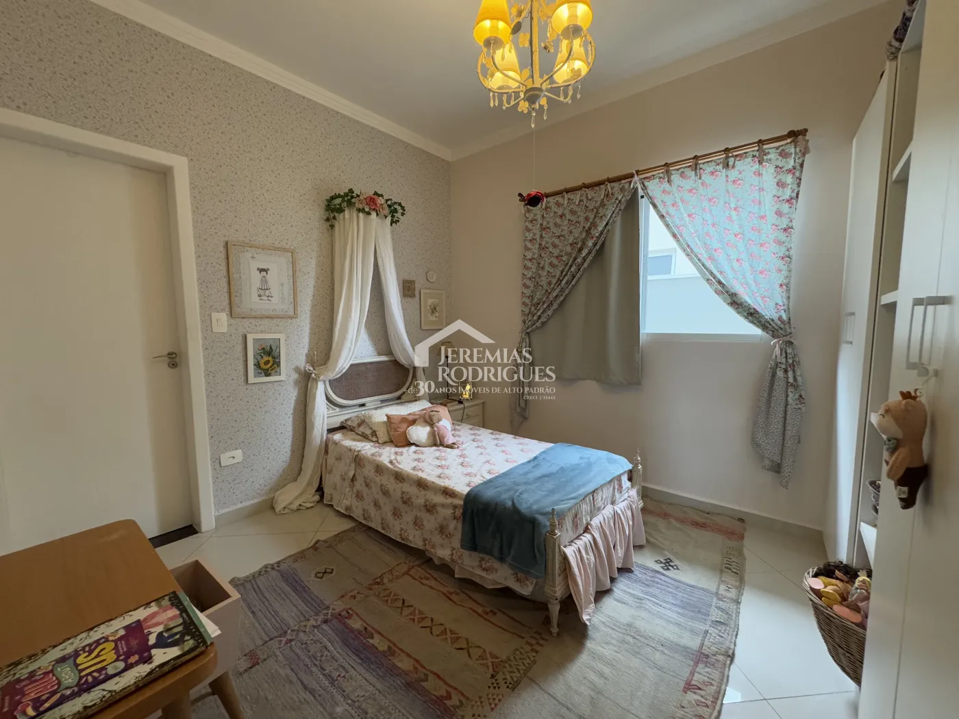 Casa à venda com 3 suítes no Condomínio Real Ville em Pindamonhangaba/SP.