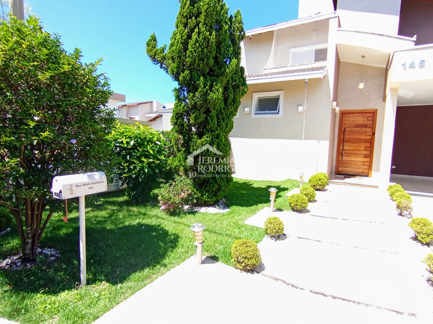 Casa para venda com 3 dormitórios no Condomínio Campos Do Conde II Versailles em Tremembé/SP
