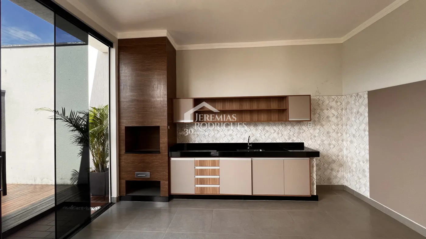 Casa à venda com 3 dormitórios no Condomínio Campos do Conde II em Tremembé/SP.