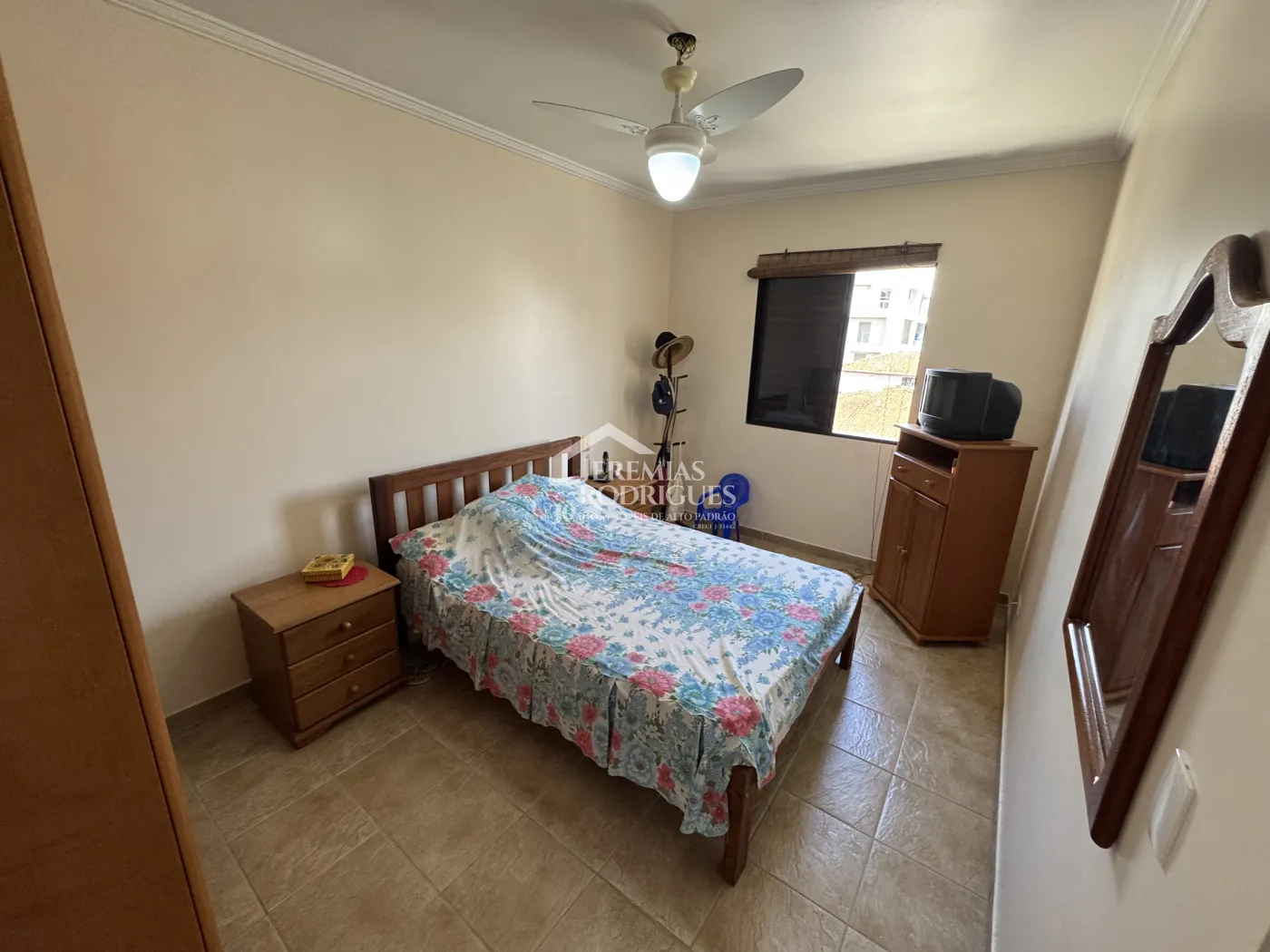 Apartamento à venda com 3 dormitórios, 239 m² no Edifício Pontal da Roca em Ubatuba/SP.