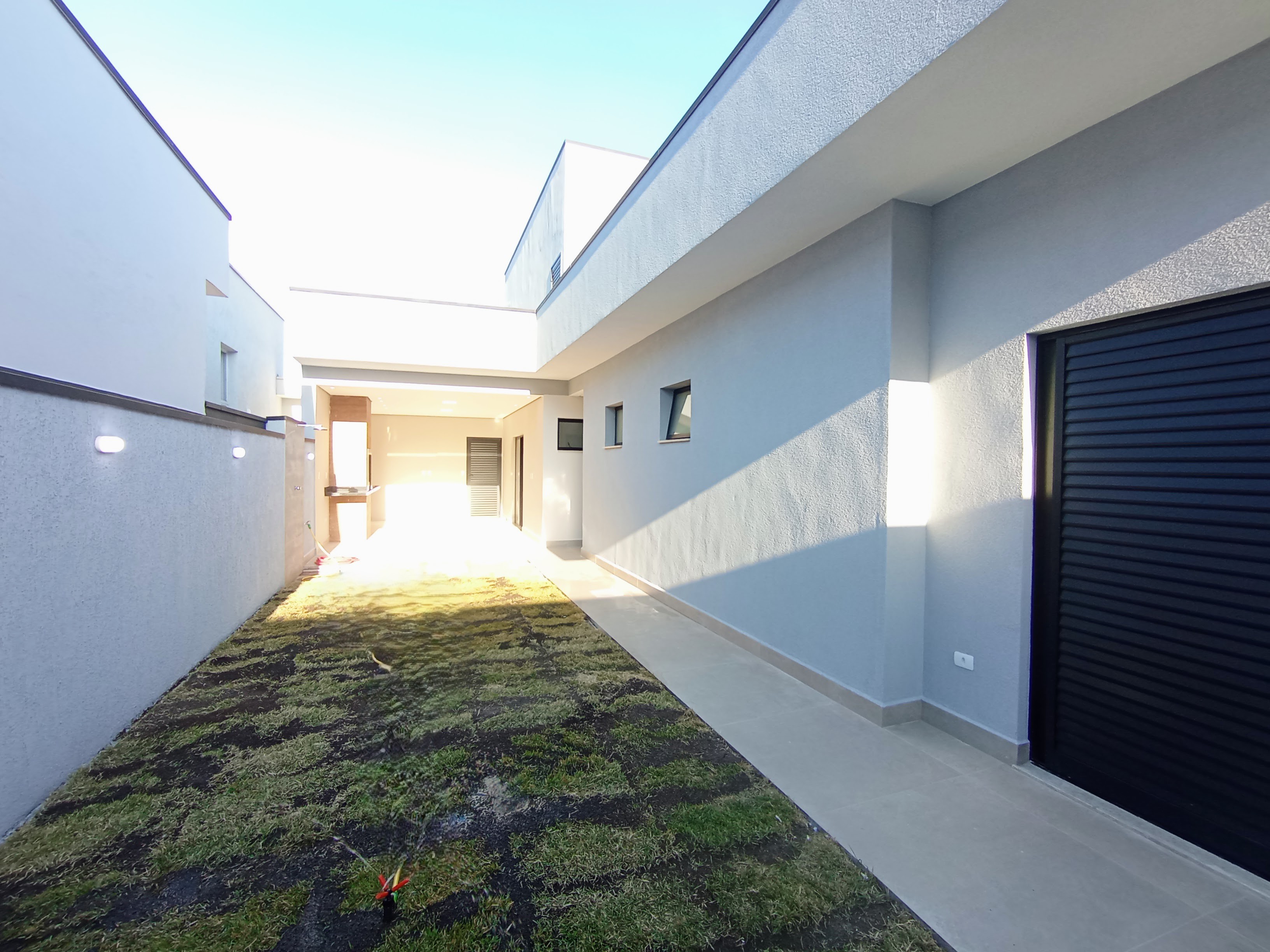 Casa à venda com 3 dormitórios no Condomínio Ouro Ville em Taubaté/SP.