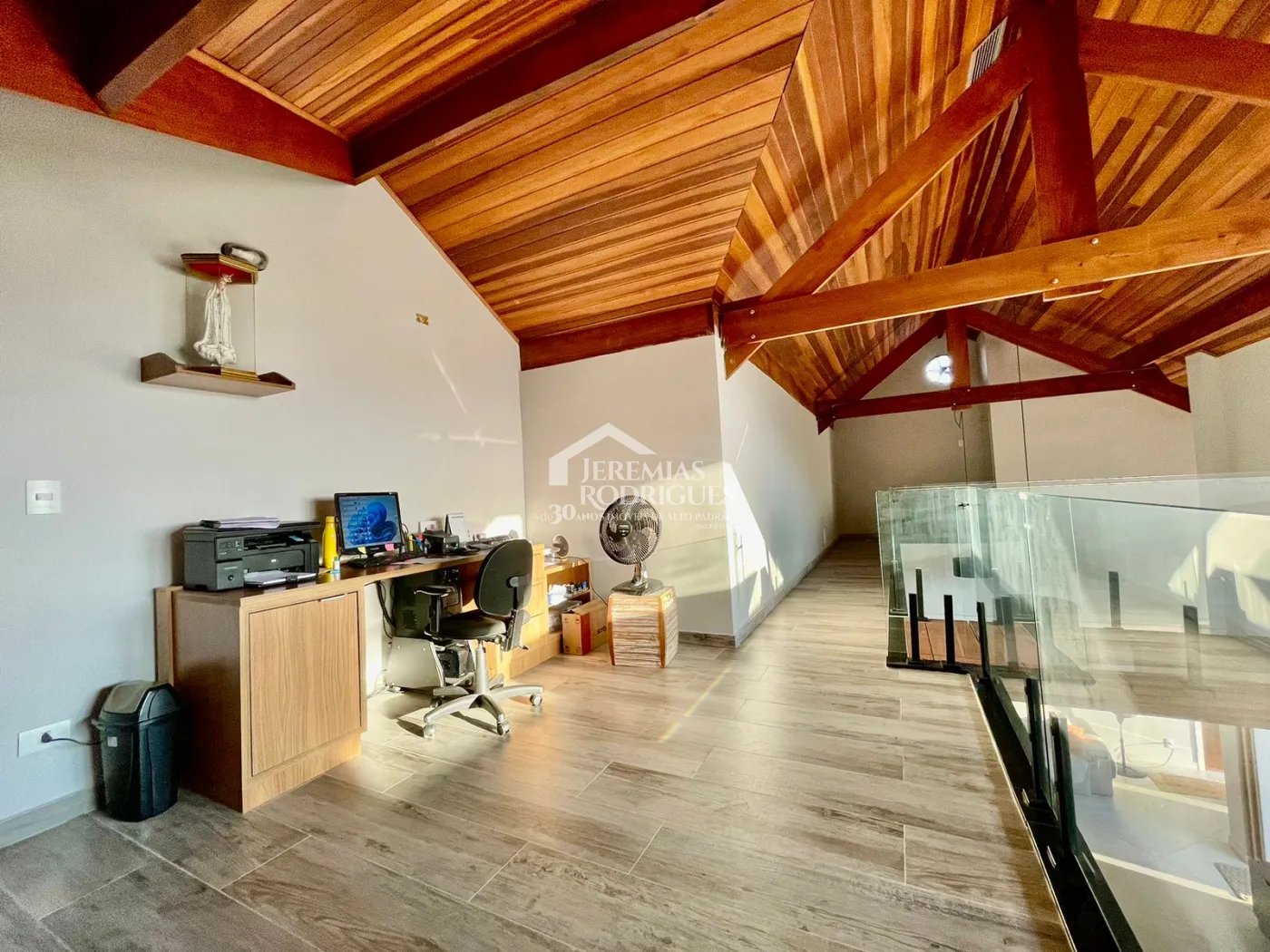 Casa à venda com 3 dormitórios no Condomínio Village da Serra em Tremembé/SP.