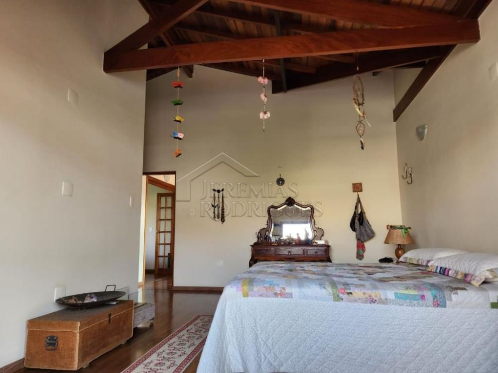 Casa à venda com 4 dormitórios no bairro Alto do Tabaú em  Pindamonhangaba/SP.