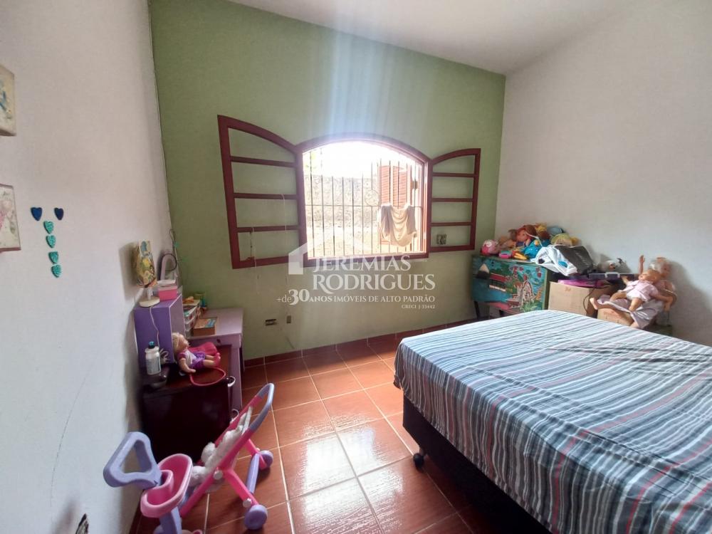 Espetacular casa térrea com piscina, quintal amplo e ótima localização - Pindamonhangaba/SP