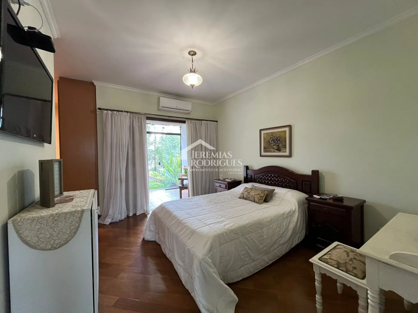 Casa com 4 dormitórios, 421 m² - Condomínio Chácaras Cataguá - Taubaté/SP.