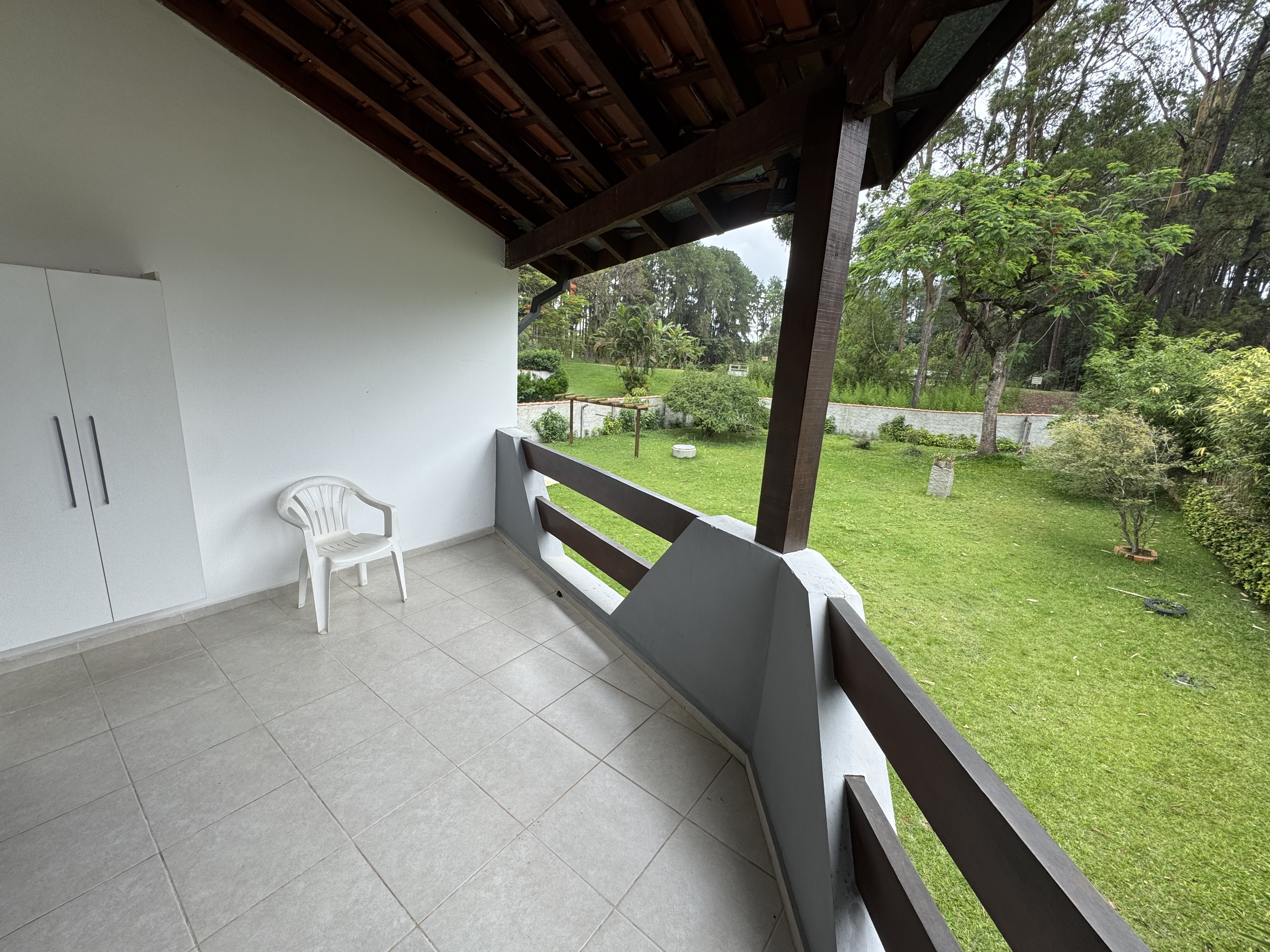 Casa à venda com 3 dormitórios no Condomínio Village Paineiras em Pindamonhangaba/SP.