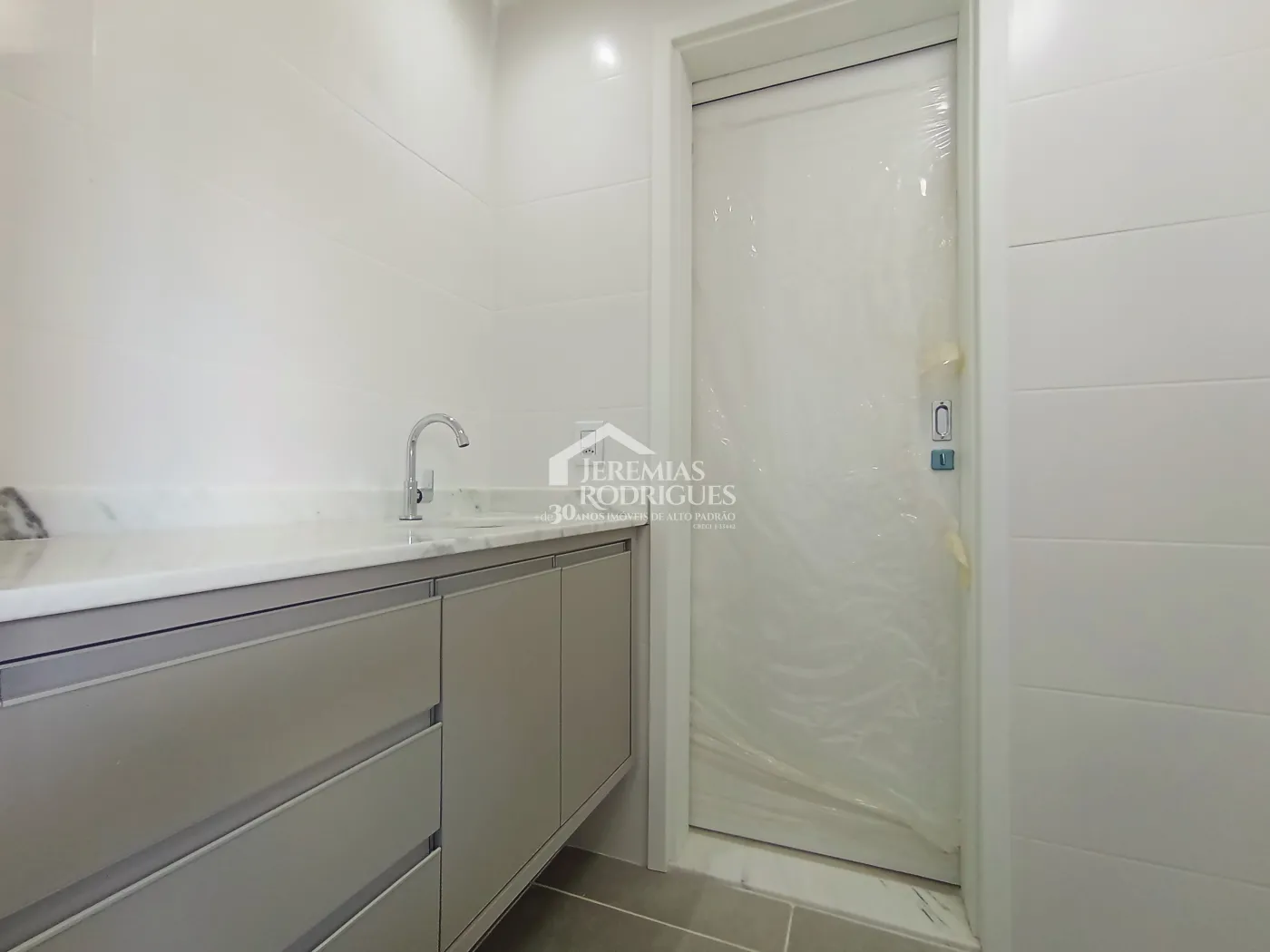 Apartamento à venda com 3 dormitórios, 119 m² no Edifício Residencial Elegance em Taubaté/SP.