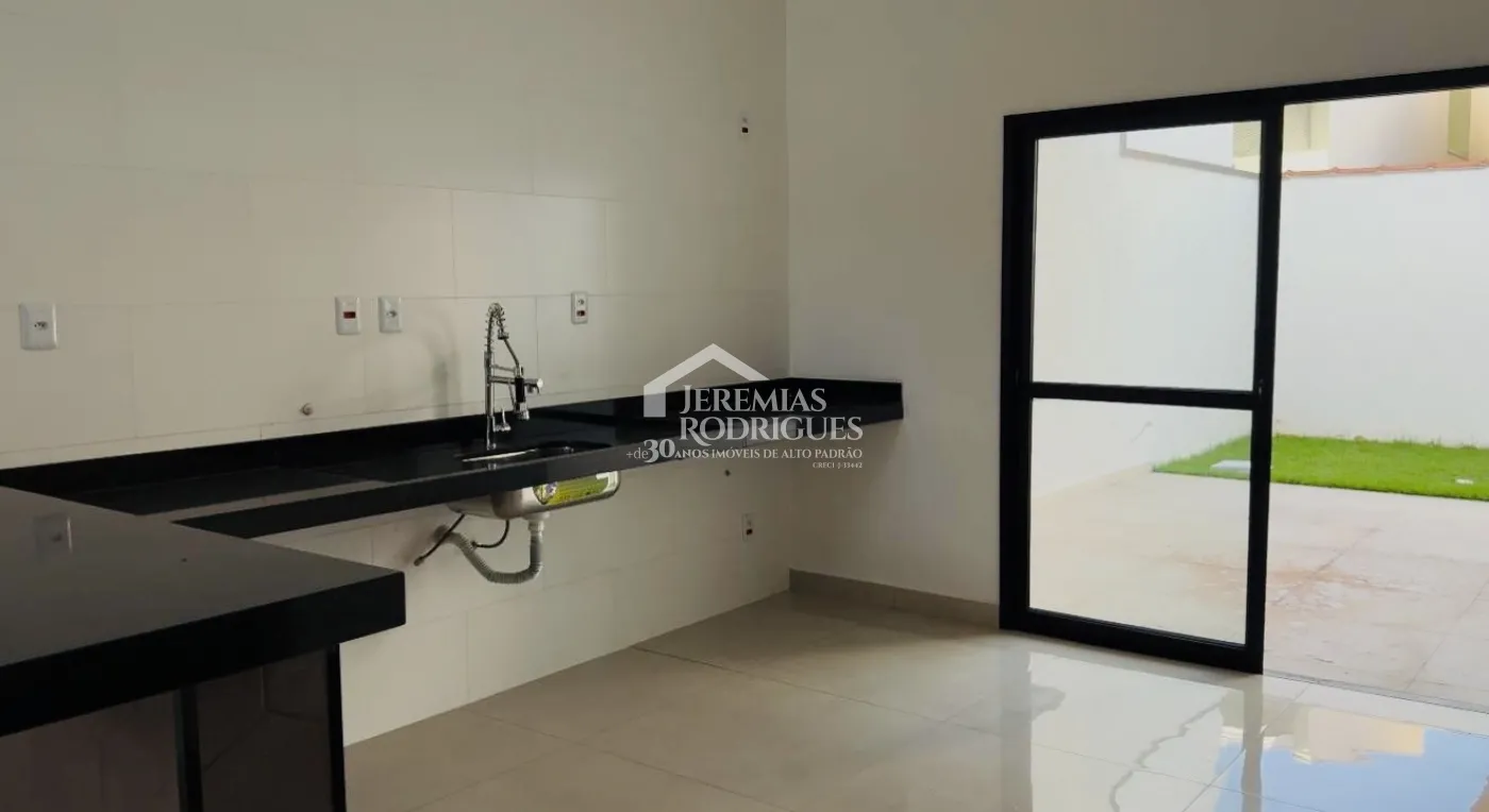 Casa à venda com 3 suítes no Condomínio Campos do Conde I em Tremembé/SP