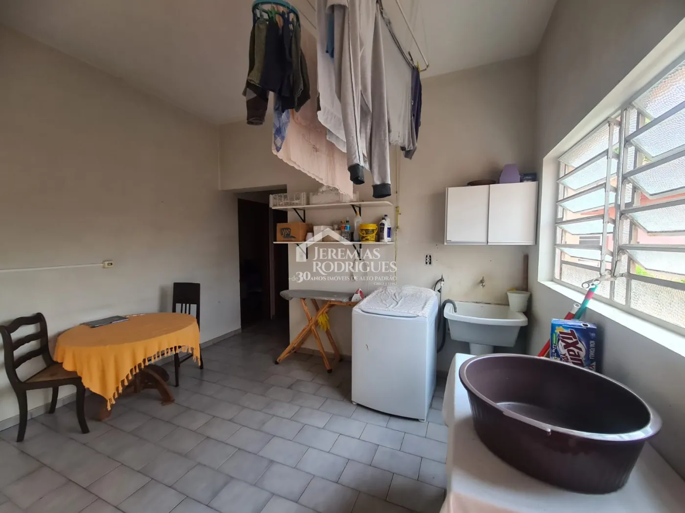 Casa à venda com 4 suítes no bairro Descansópolis em Campos do Jordão/SP.