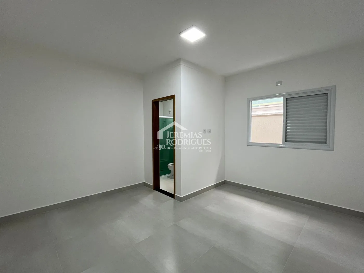 Casa à venda com 3 dormitórios no Condomínio Verdes Vales em Taubaté/SP.