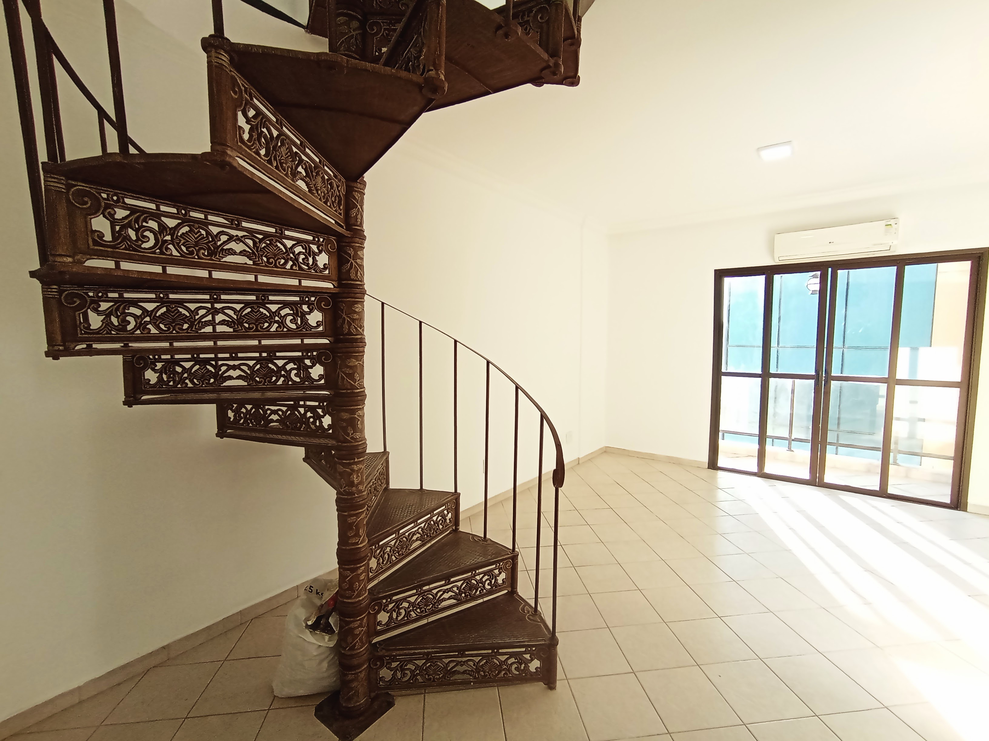 Cobertura à venda com 3 dormitórios, 125 m² no Edifício Michel Abud em Taubaté/SP.