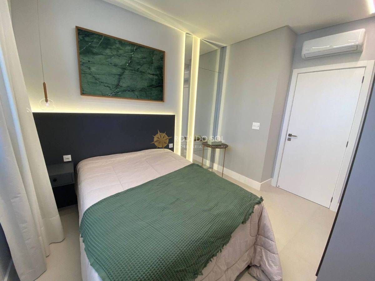 Apartamento temporada perto do McDonald's Meia Praia 3 suítes