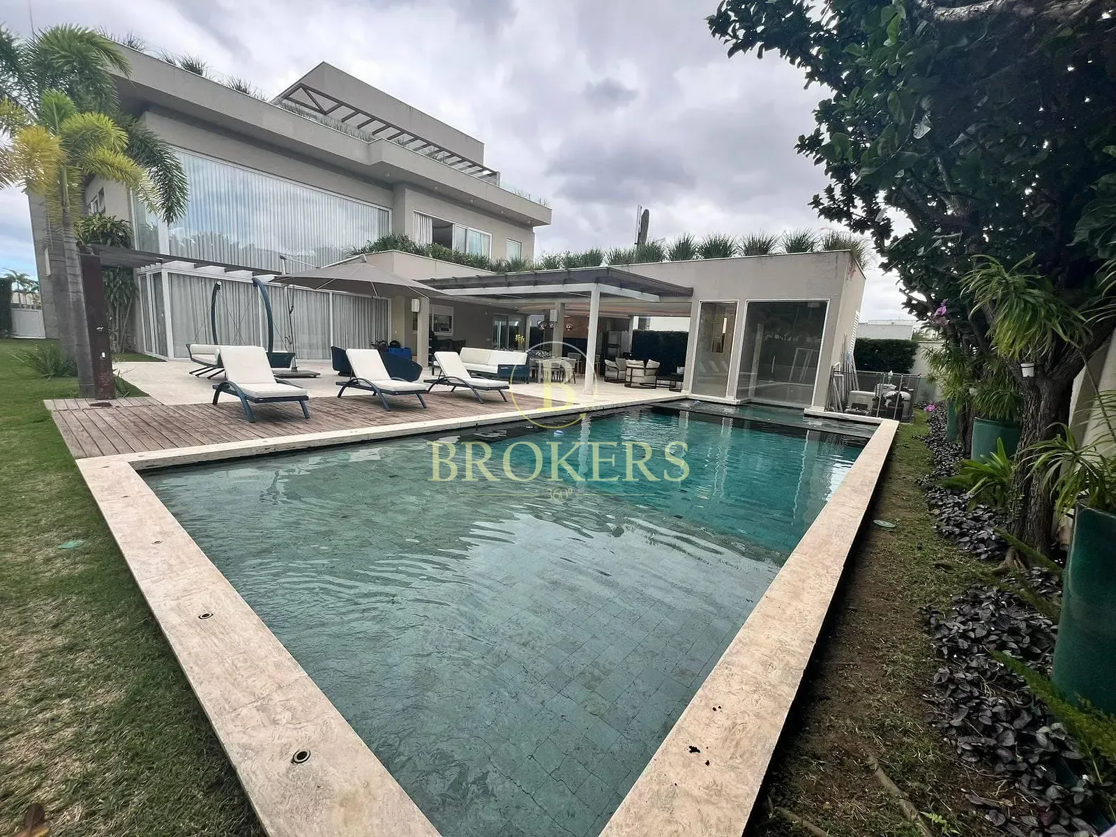 Luxo e sofisticação no Alphaville: Casa triplex mobiliada com 6 suítes, SPA e campo de futebol priv — foto 39
