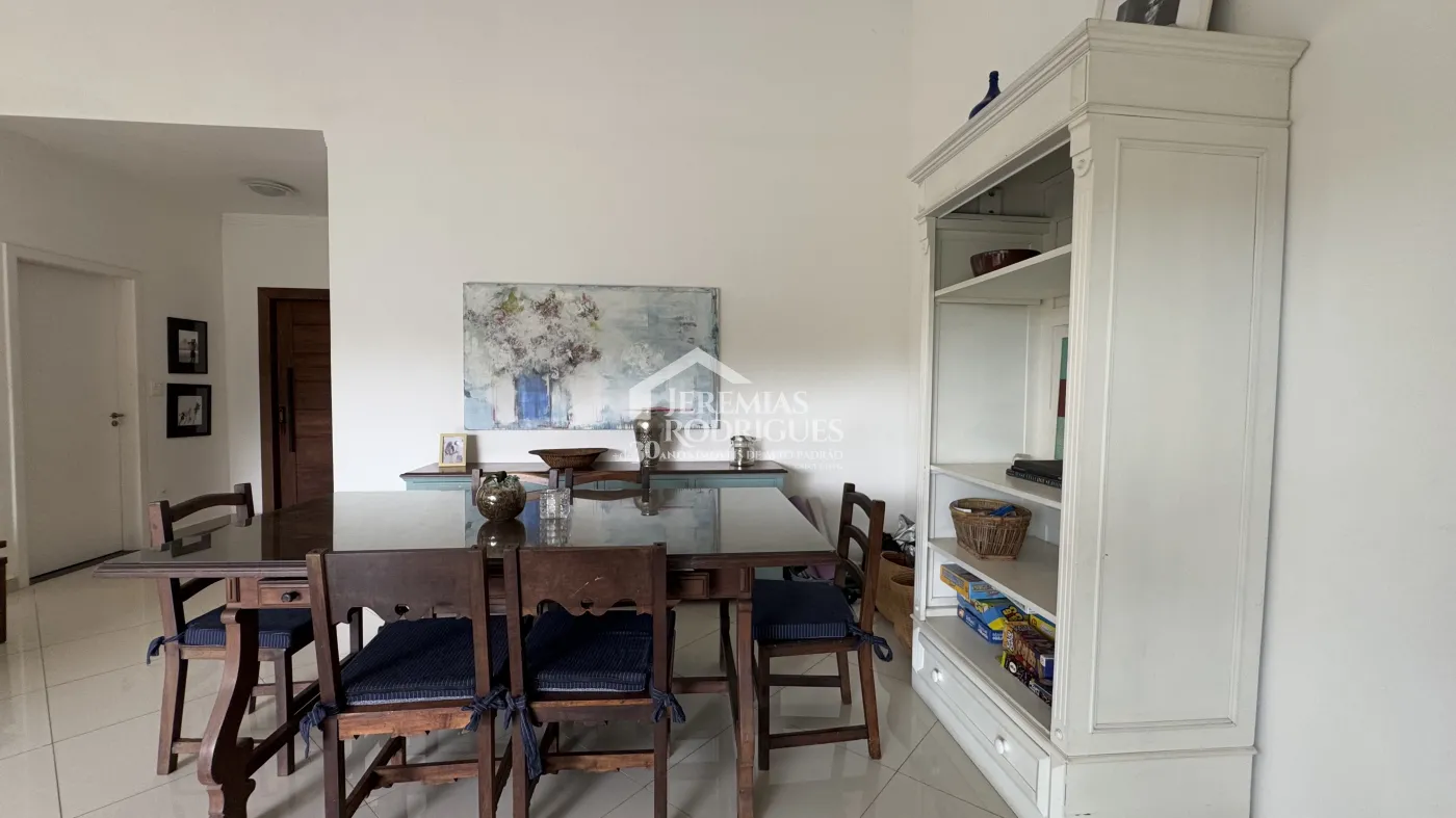 Casa à venda com 3 suítes no Condomínio Real Ville em Pindamonhangaba/SP.