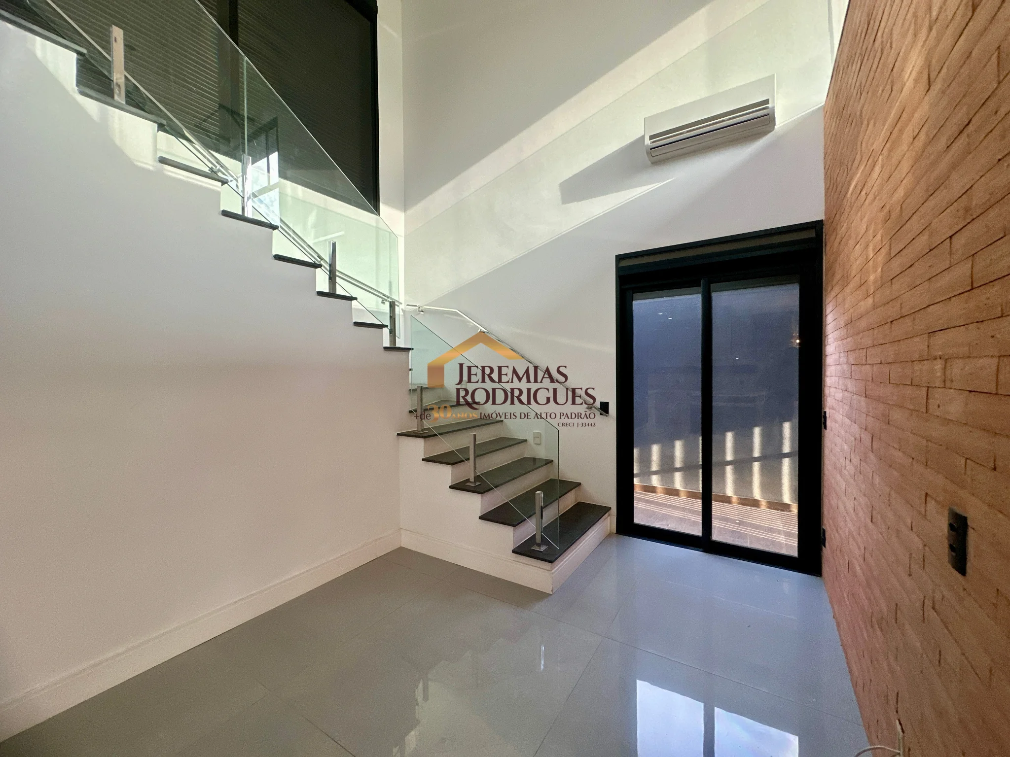 Casa para venda e locação no Condomínio Residencial Verdes Vales em Taubaté/SP.