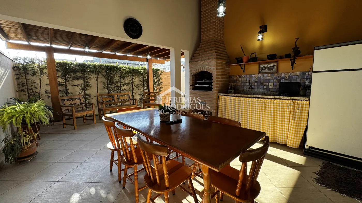 Casa à venda com 3 dormitórios no Condomínio Campos do Conde II em Tremembé/SP