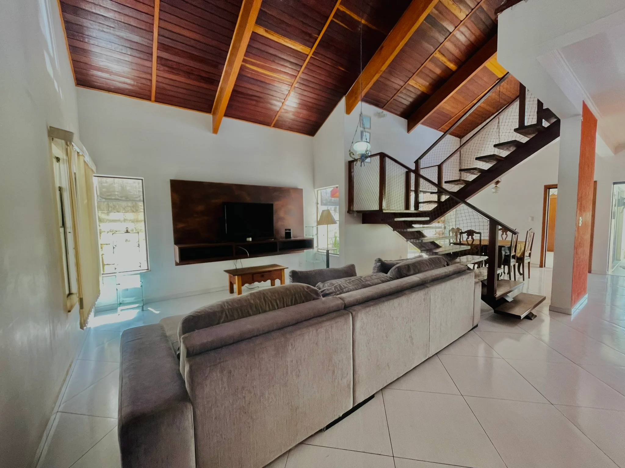 Casa à venda com 4 dormitórios no Condomínio Real Ville em Pindamonhangaba/SP. 