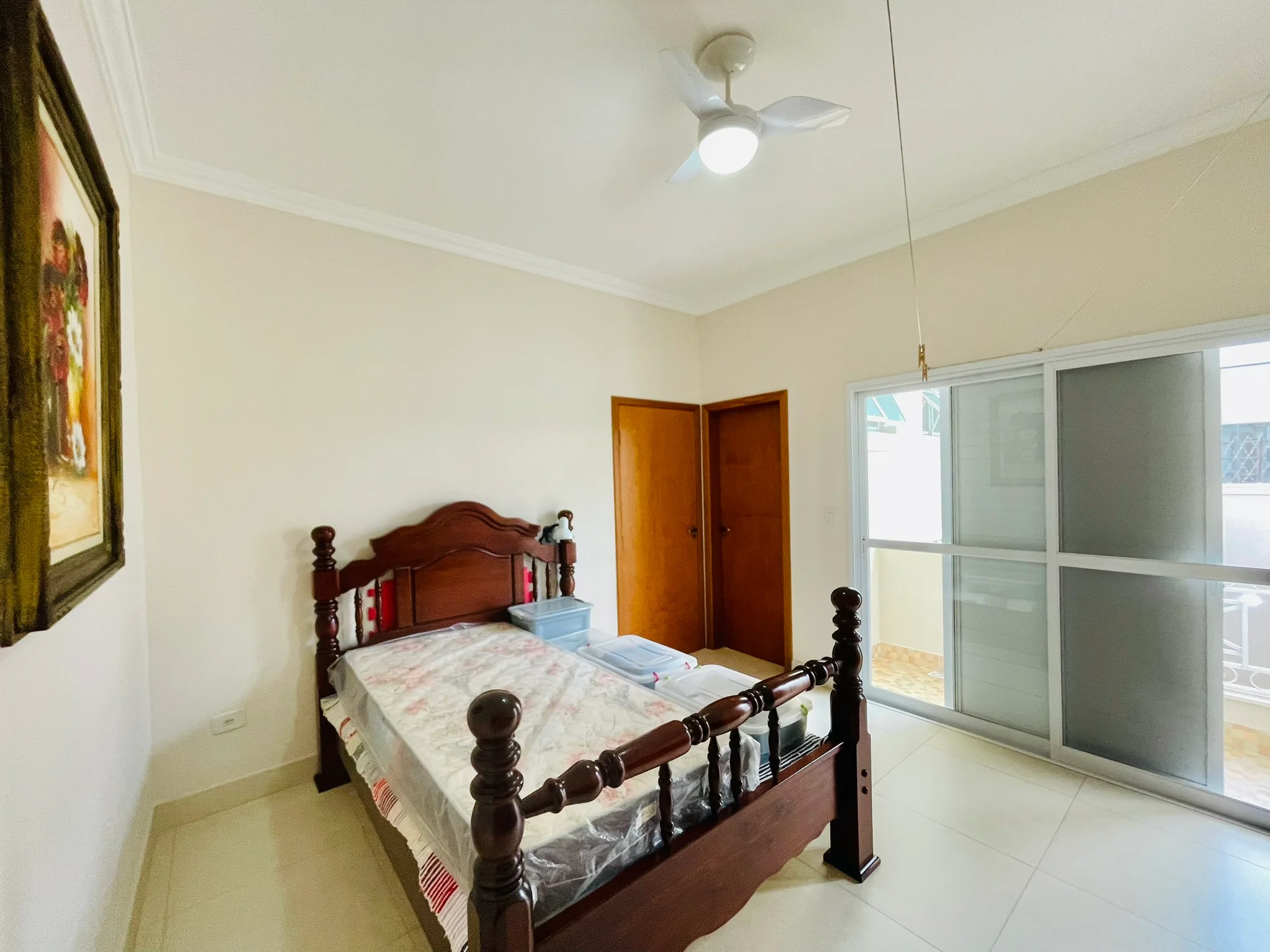Casa à venda com 4 dormitórios no Condomínio Jardim Oásis em Taubaté/SP. 