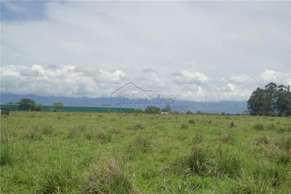 Área rural à venda com 123.247 m² no bairro Jardim Regina em Pindamonhangaba/SP.