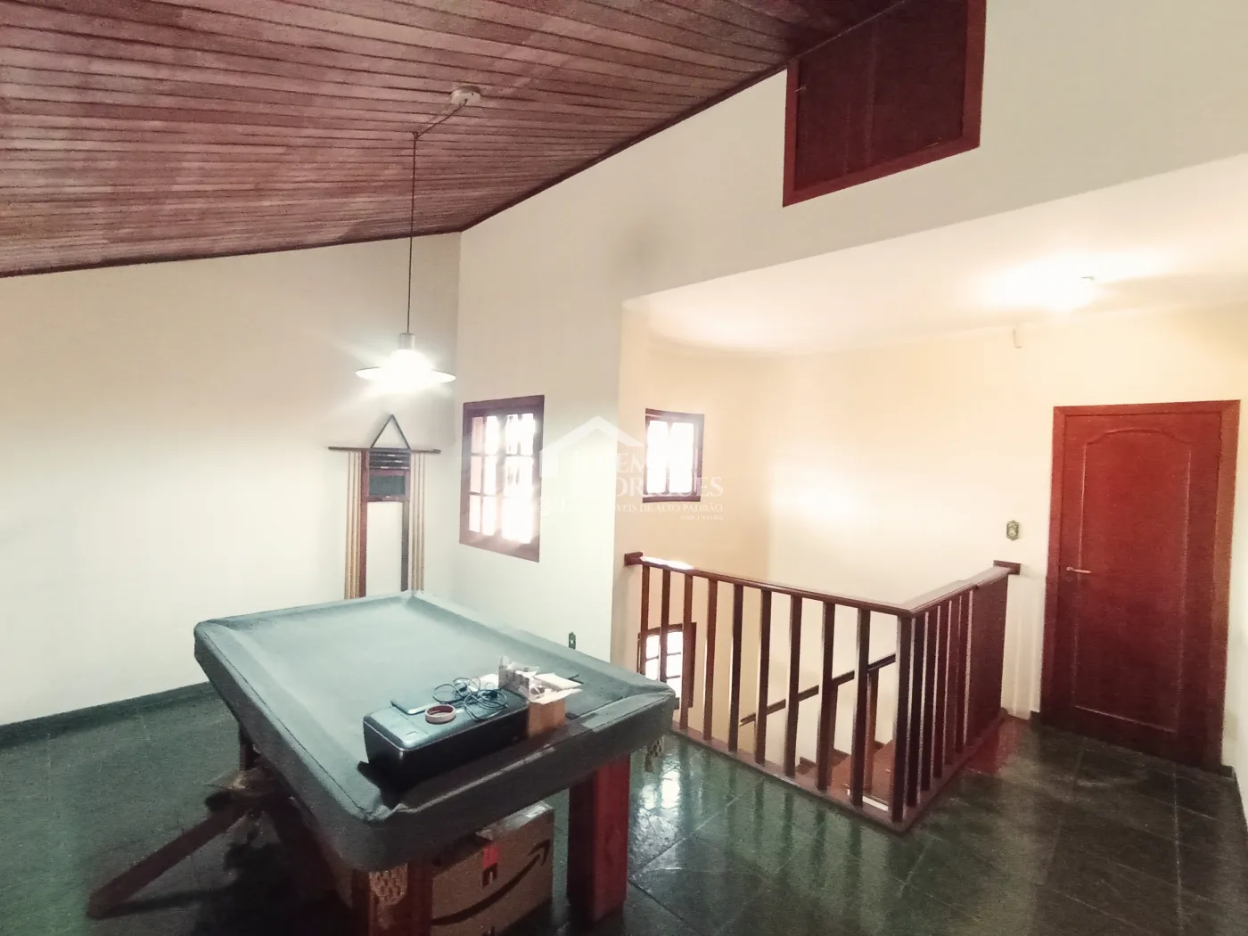 Casa para venda e locação com 3 suítes no bairro Parque das Flores em Taubaté/SP.